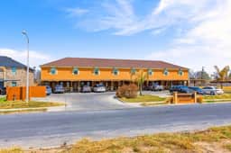 Cozy Stay 2.0 |Top Shopping Destinations & Dining! | 2 bed + Sofa-bed | 2.5 bath | Safe Free Parking