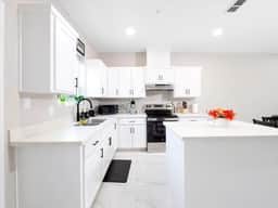 Hummingbird Apt 17 - Image 3