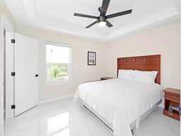 Hummingbird Apt 17 - Image 5