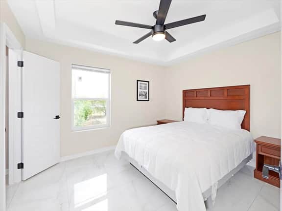 Hummingbird Apt 17 - Image 5
