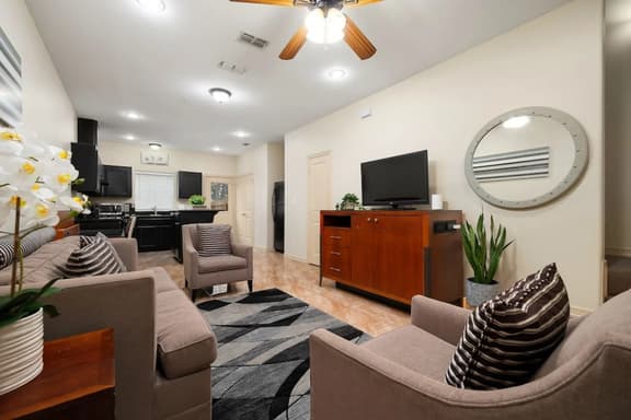 Cozy Stay 2.0 |Top Shopping Destinations & Dining! | 2 bed + Sofa-bed | 2.5 bath | Safe Free Parking